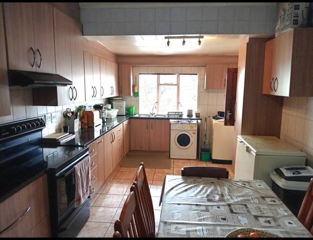 4 BEDROOM HOUSE FOR SALE IN SYMHURST